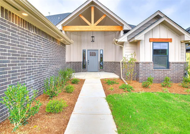 3rd image of 401 Braxton Wy, Yukon, OK 73099 | MLS# 1233010