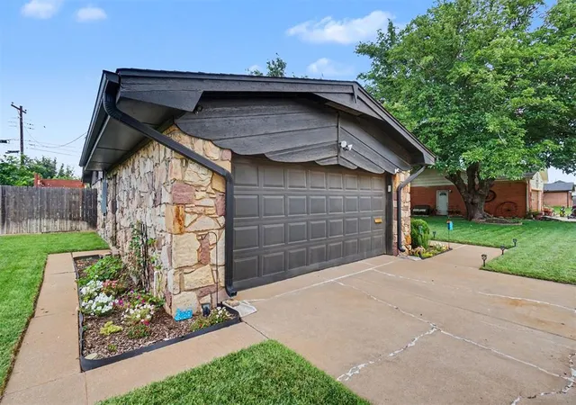 Homes for sale in Altus, OK | 301 S Cardinal Cir, Altus, OK 73521 | MLS# 1233022