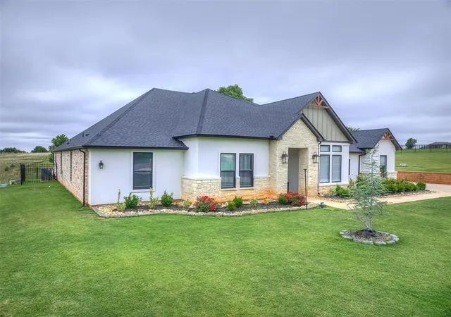 Photo 2 of Single family home for sale at 2271 Jackson Ln, Blanchard, OK 73010 | MLS# 1233024 | Listing updated on 2026-06-06