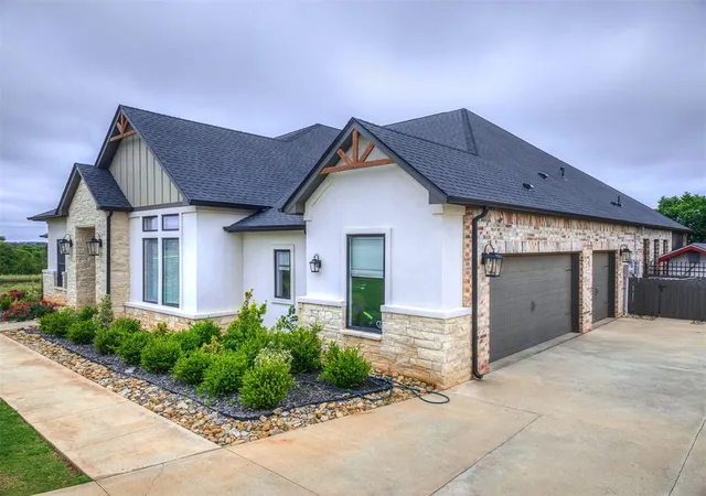 Photo 2 of Single family home for sale at 2271 Jackson Ln, Blanchard, OK 73010 | MLS# 1233024 | Listing updated on 2026-06-06