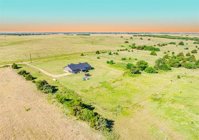 Homes for sale in Cashion, OK | 17060 W Camp Rd, Cashion, OK 73016 | MLS# 1233037
