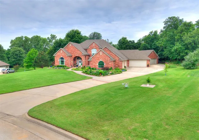 2nd image of 321 Hickory Forest Dr, Choctaw, OK 73020 | MLS# 1233047