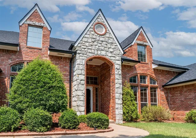 4th image of 3101 W Westbury Glen Blvd, Oklahoma City, OK 73179 | MLS# 1233072