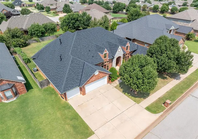 5th image of 3101 W Westbury Glen Blvd, Oklahoma City, OK 73179 | MLS# 1233072