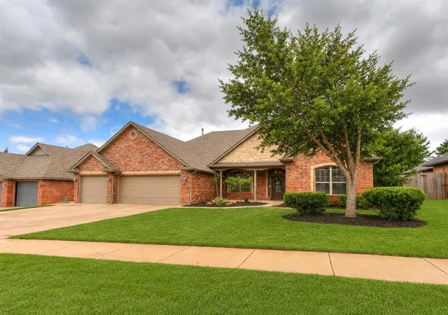 Homes for sale in Mustang, OK | 245 E Mobile Ter, Mustang, OK 73064 | MLS# 1233082