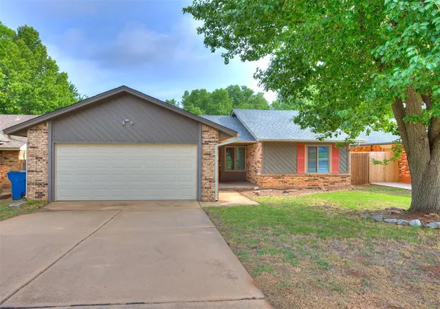 Photo 2 of Sale Pending at 2021 Foxfire Rd, Edmond, OK 73003 | MLS# 1233091 | Listing updated on 2026-08-20