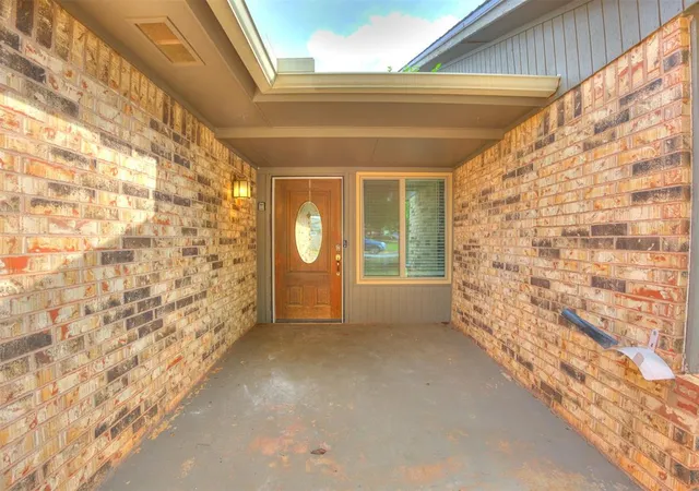 Photo 4 of Sale Pending at 2021 Foxfire Rd, Edmond, OK 73003 | MLS# 1233091 | Listing updated on 2026-08-20