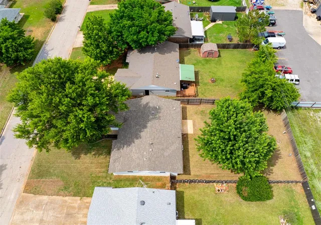 Photo 4 of Sale Pending at 2303 N Mckinley Ave, Shawnee, OK 74804 | MLS# 1233114 | Listing updated on 2026-08-29