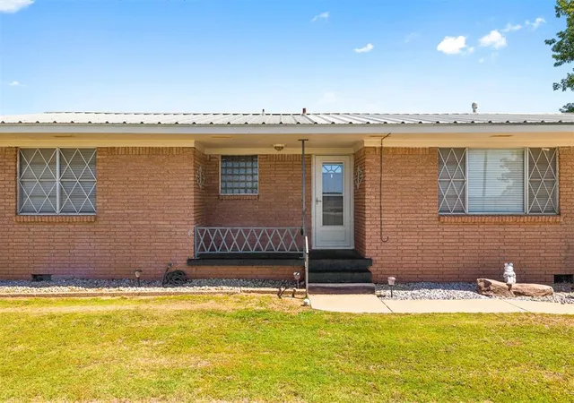 Homes for sale in Maysville, OK | 22431 100Th St, Maysville, OK 73057 | MLS# 1233166