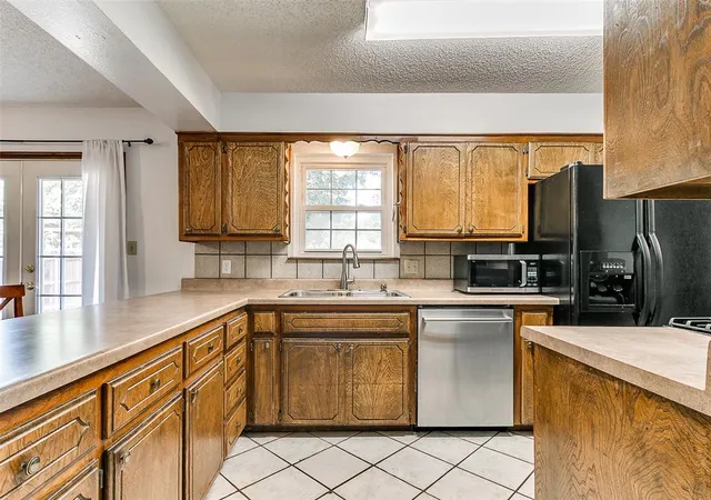 Photo 4 of Single family home for sale at 1527 Pecan Ave, Norman, OK 73072 | MLS# 1233171 | Listing updated on 2026-10-03