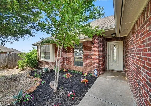 Homes for sale in Cache, OK | 216 Nw Cherry Ave, Cache, OK 73527 | MLS# 1233175