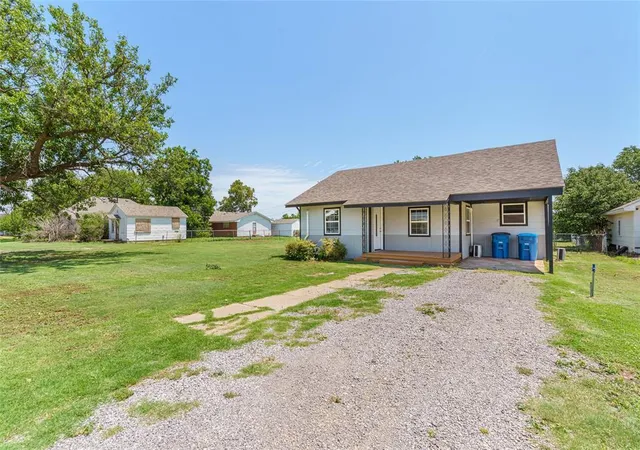 Homes for sale in Cordell, OK | 209 S Linwood St, Cordell, OK 73632 | MLS# 1233206