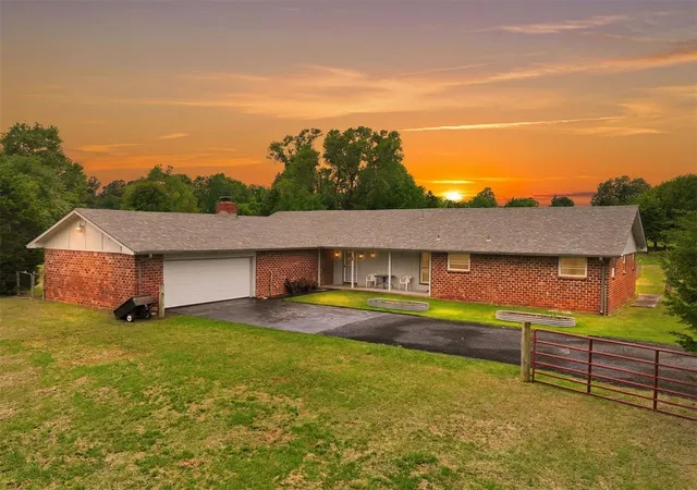 Homes for sale in Harrah, OK | 1452 Woodcrest Dr, Harrah, OK 73045 | MLS# 1233238