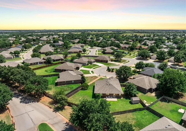 Photo 2 of Single family home for sale at 1975 Pleasant Ridge Ct, Edmond, OK 73012 | MLS# 1233273 | Listing updated on 2026-08-31