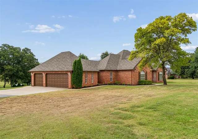 Photo 4 of Sale Pending at 2010 Sandpiper Dr, Blanchard, OK 73010 | MLS# 1233283 | Listing updated on 2026-09-05