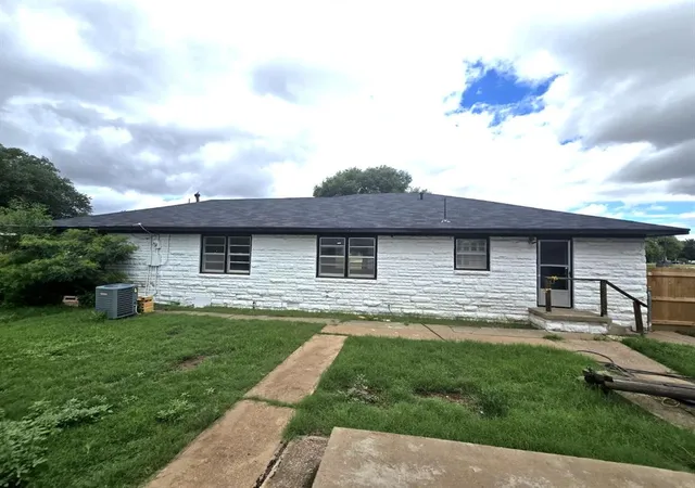 Homes for sale in Altus, OK | 624 Navajoe Rd, Altus, OK 73521 | MLS# 1233288