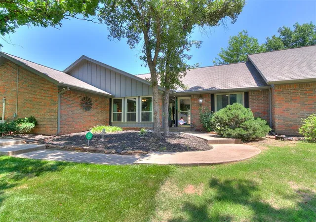 2nd image of 12808 Teakwood Dr, Edmond, OK 73013 | MLS# 1233295