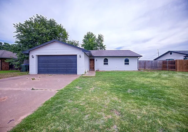 Homes for sale in Watonga, OK | 524 Skyview Dr, Watonga, OK 73772 | MLS# 1233301