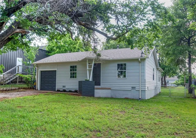Homes for sale in Chandler, OK | 100 S Iowa Ave, Chandler, OK 74834 | MLS# 1233303