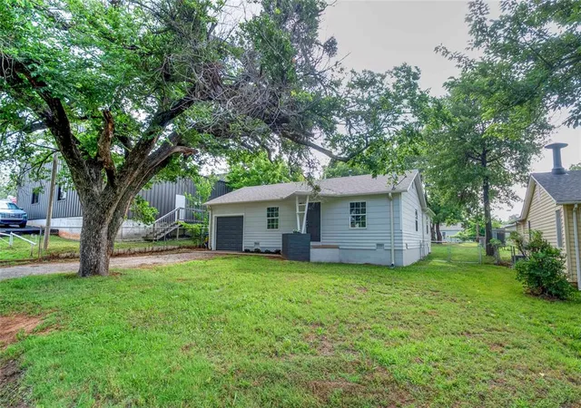 Homes for sale in Chandler, OK | 100 S Iowa Ave, Chandler, OK 74834 | MLS# 1233303