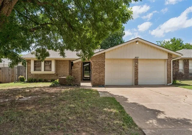 Photo 1 of Single family home for sale at 517 Willow Ridge Pl, Edmond, OK 73003 | MLS# 1233306 | Listing updated on 2026-09-22