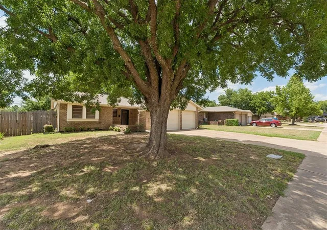Photo 3 of Single family home for sale at 517 Willow Ridge Pl, Edmond, OK 73003 | MLS# 1233306 | Listing updated on 2026-09-22