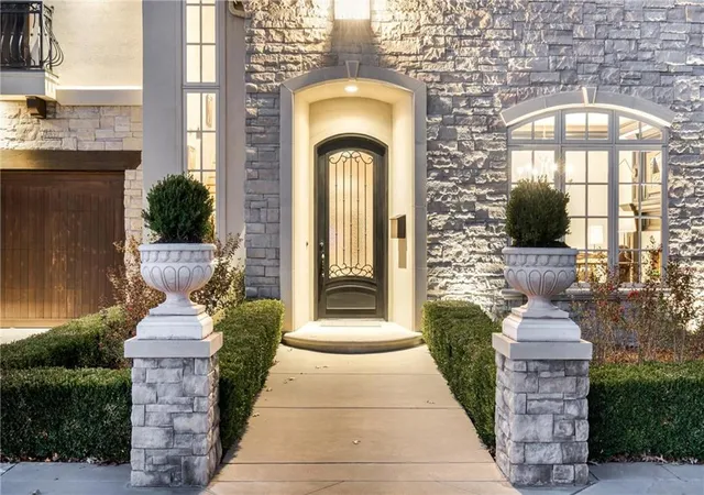 Photo 2 of Single family home for sale at 1703 Windsor Pl, Nichols Hills, OK 73116 | MLS# 1233326 | Listing updated on 2026-09-16