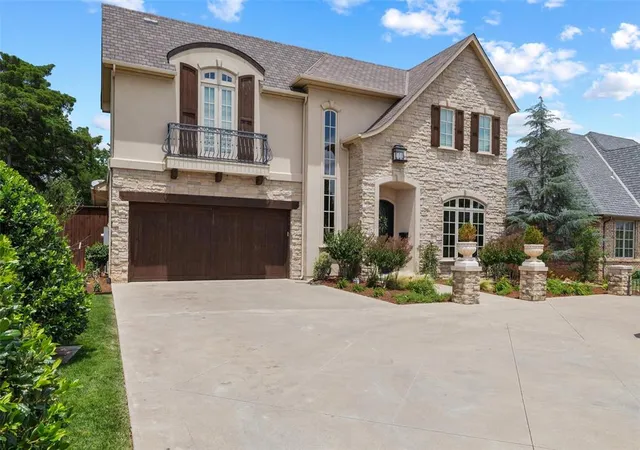 Homes for sale in Nichols Hills, OK | 1703 Windsor Pl, Nichols Hills, OK 73116 | MLS# 1233326