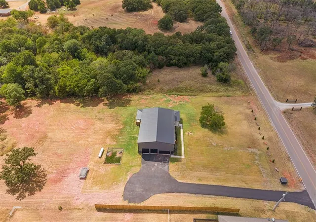 Photo 4 of Single family home for sale at 17210 E Coffee Crk Rd, Luther, OK 73054 | MLS# 1233336 | Listing updated on 2026-09-25