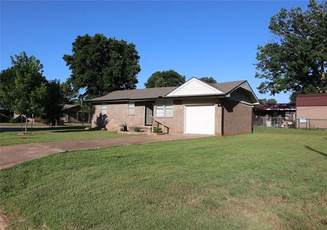 Homes for sale in Maysville, OK | 1004 Hillcrest Dr, Maysville, OK 73057 | MLS# 1233340