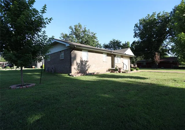 Homes for sale in Maysville, OK | 1004 Hillcrest Dr, Maysville, OK 73057 | MLS# 1233340