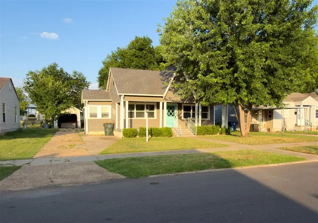 Homes for sale in Chickasha, OK | 1809 S 14th St, Chickasha, OK 73018 | MLS# 1233349