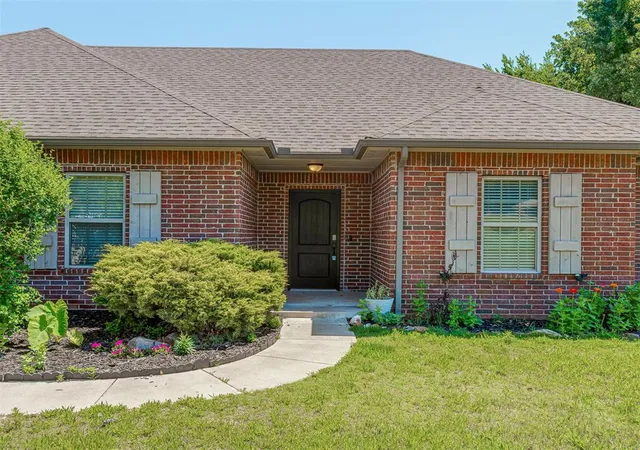 Photo 2 of Single family home for sale at 8624 Mallard Ln, Edmond, OK 73034 | MLS# 1233355 | Listing updated on 2026-09-08