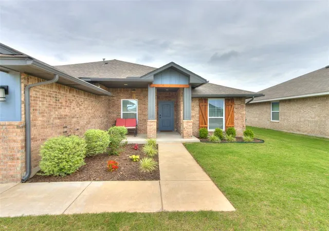 Photo 3 of Single family home for sale at 1009 Blackjack Crk Dr, Yukon, OK 73099 | MLS# 1233365 | Listing updated on 2026-10-01