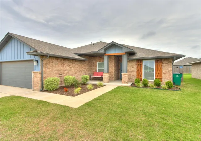Photo 3 of Single family home for sale at 1009 Blackjack Crk Dr, Yukon, OK 73099 | MLS# 1233365 | Listing updated on 2026-10-01