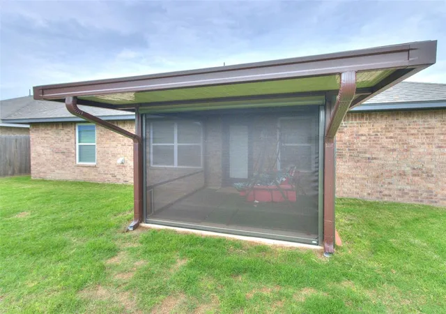Photo 4 of Single family home for sale at 1009 Blackjack Crk Dr, Yukon, OK 73099 | MLS# 1233365 | Listing updated on 2026-10-01