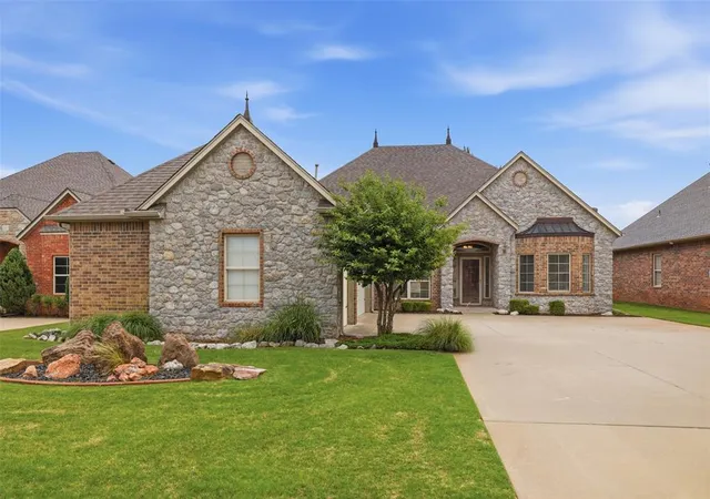 3rd image of 12508 Chateaux Rd, Oklahoma City, OK 73142 | MLS# 1233389