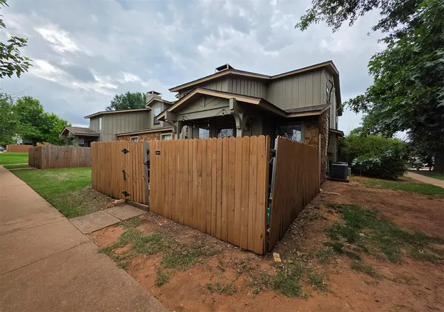 Homes for sale in Oklahoma City, OK | 14431 N Pennsylvania Ave #26D, Oklahoma City, OK 73134 | MLS# 1233395