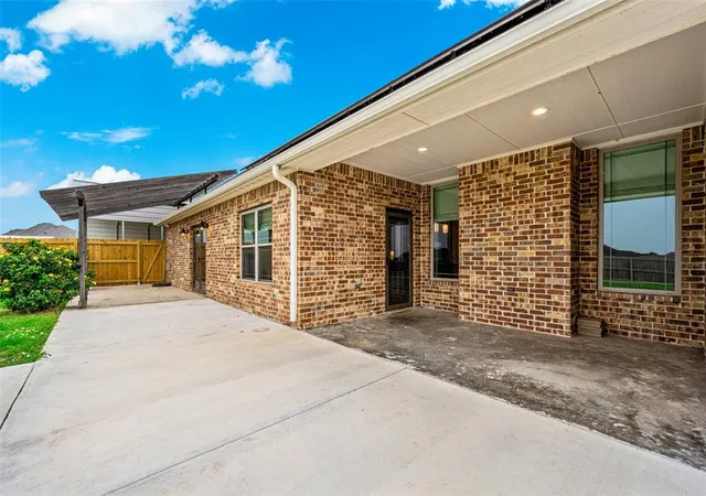 Homes for sale in Lawton, OK | 365 Nw Mountain Lake Crest Crest, Lawton, OK 73507 | MLS# 1233396