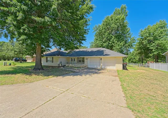 3rd image of 985 N Hampton Rd, Harrah, OK 73045 | MLS# 1233400
