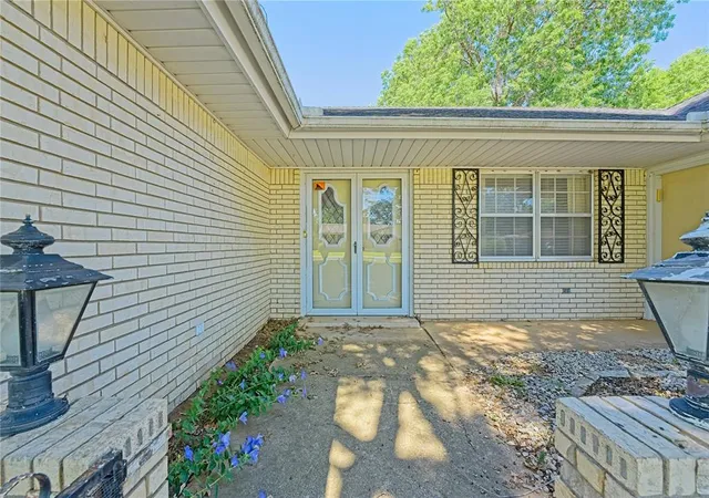 4th image of 985 N Hampton Rd, Harrah, OK 73045 | MLS# 1233400