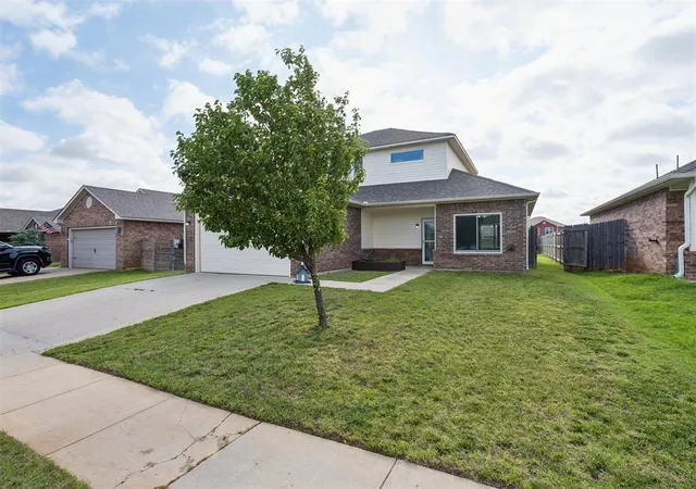 2nd image of 2812 Sunberry Wy, Yukon, OK 73099 | MLS# 1233405
