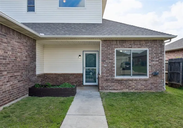 4th image of 2812 Sunberry Wy, Yukon, OK 73099 | MLS# 1233405