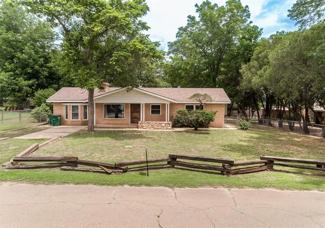 Homes for sale in Perkins, OK | 314 Sw 3rd St, Perkins, OK 74059 | MLS# 1233424