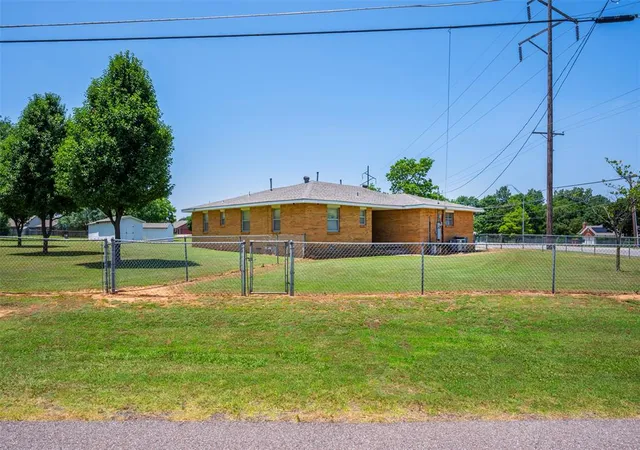 2nd image of 1601 S Webster Dr, Oklahoma City, OK 73130 | MLS# 1233483