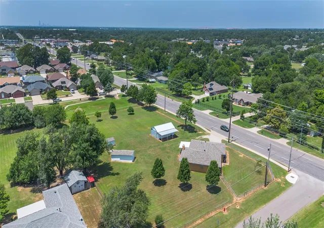 5th image of 1601 S Webster Dr, Oklahoma City, OK 73130 | MLS# 1233483
