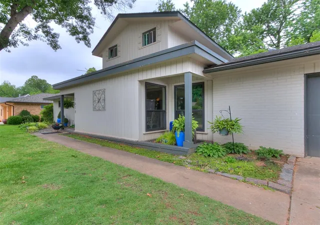 1st image of 1618 Greenbriar Dr, Norman, OK 73072 | MLS# 1233492
