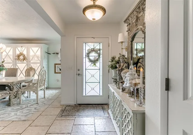 3rd image of 1618 Greenbriar Dr, Norman, OK 73072 | MLS# 1233492