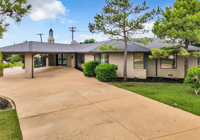 Homes for sale in Nichols Hills, OK | 6601 Avondale Dr, Nichols Hills, OK 73116 | MLS# 1233501