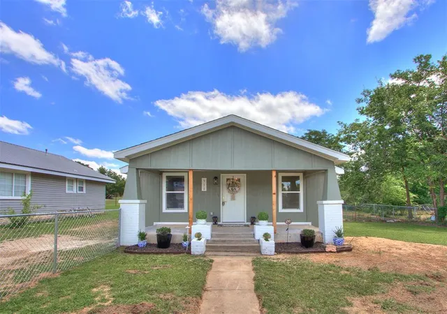 Homes for sale in Tecumseh, OK | 910 W Park St, Tecumseh, OK 74873 | MLS# 1233512
